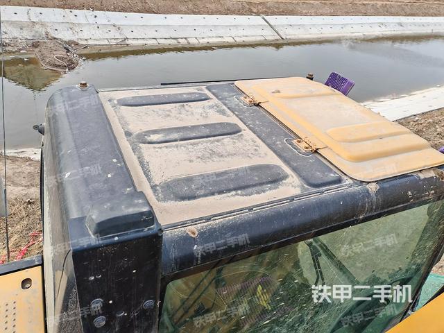 駕駛室頂部(整機外觀) 駕駛室頂部(整機外觀)