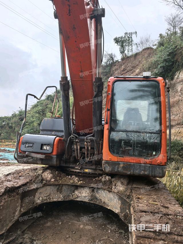 轉(zhuǎn)盤和下車架正前（工作和回轉(zhuǎn)裝置）