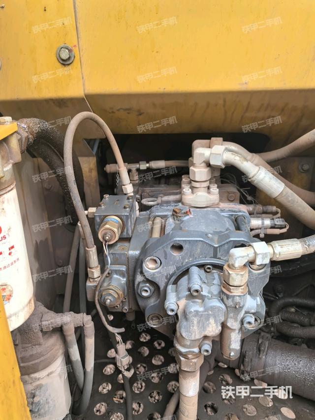 液壓泵斜45?左（大件艙室）