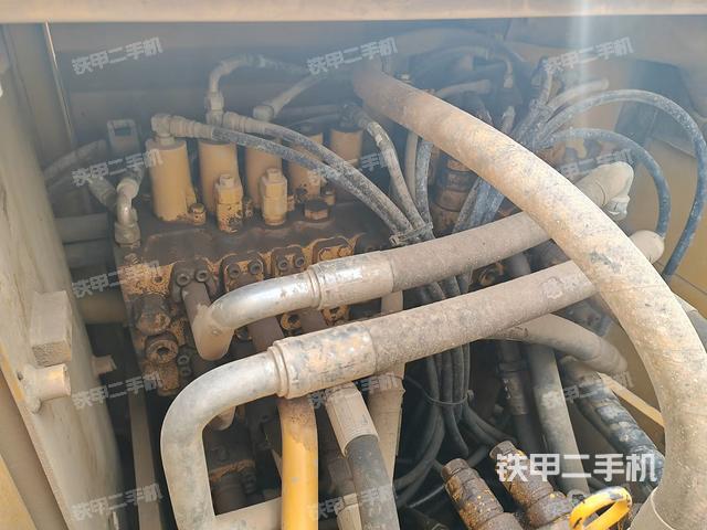 回轉(zhuǎn)馬達和主控閥（整機外觀）