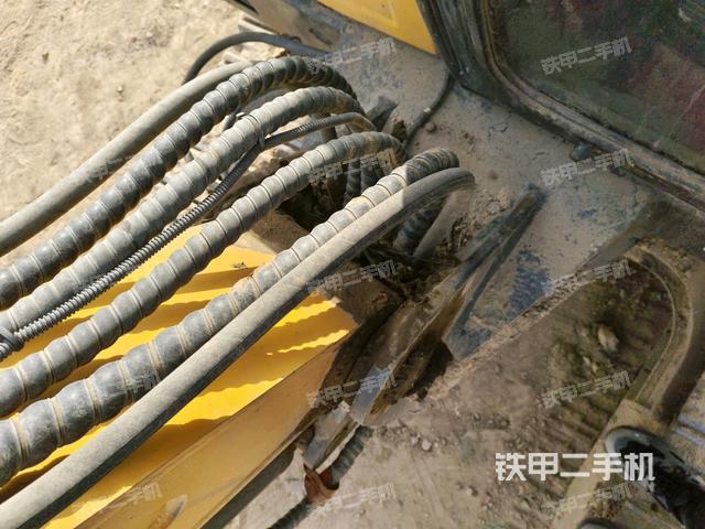 大臂背部俯視（工作和回轉(zhuǎn)裝置）