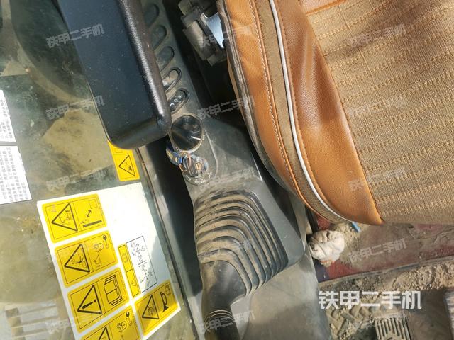 座椅右側(cè)控制臺(tái)/鑰匙門/油門/含右手柄（駕駛室部分）