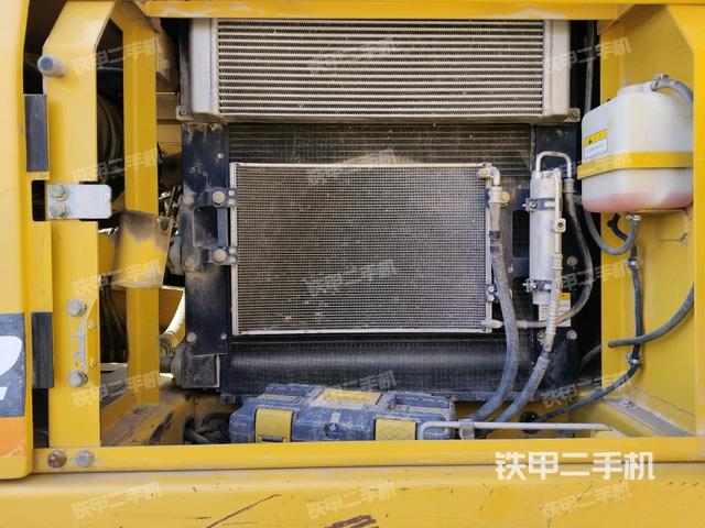 散熱器正面(大件艙室) 散熱器正面(大件艙室)
