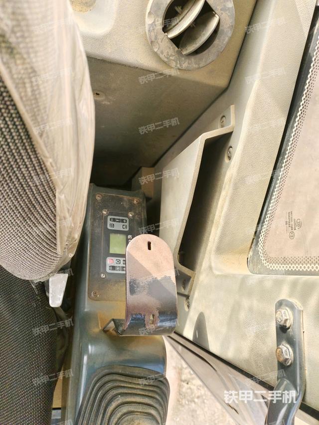 座椅左側(cè)控制臺(tái)/音響/含左手柄（駕駛室部分）