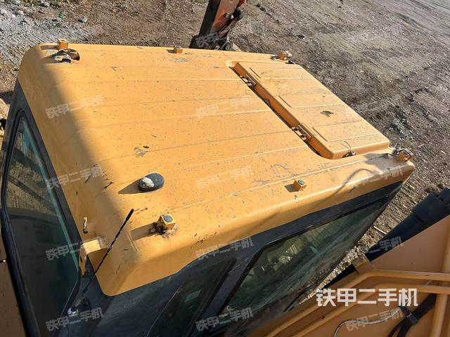 驾驶室顶部（整机外观）