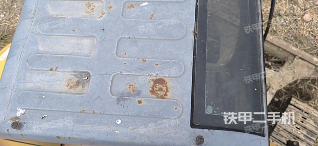 驾驶室顶部（整机外观）