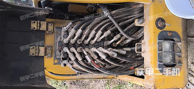 回转马达和主控阀（整机外观）