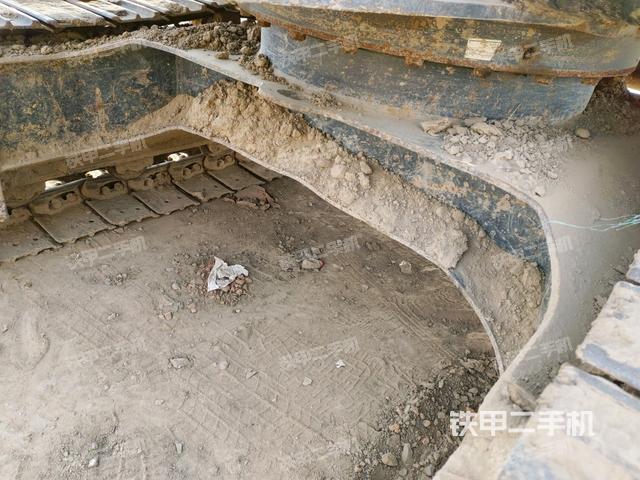 轉(zhuǎn)盤(pán)和下車(chē)架正前（工作和回轉(zhuǎn)裝置）