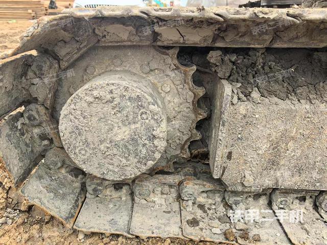 左驅(qū)動輪（行走機構(gòu)）