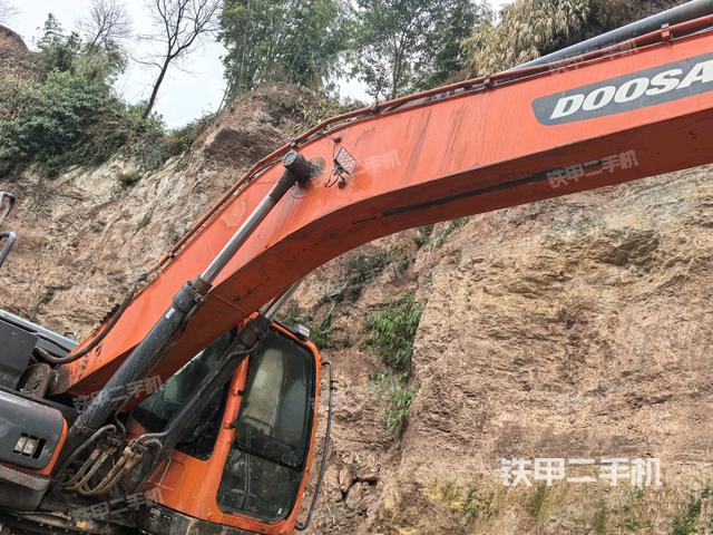 大臂油缸整體?豎拍（工作和回轉(zhuǎn)裝置）