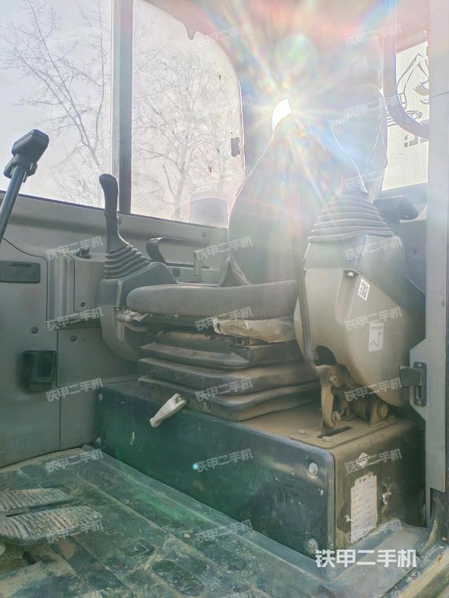 ?駕駛室正側(cè)（駕駛室部分）