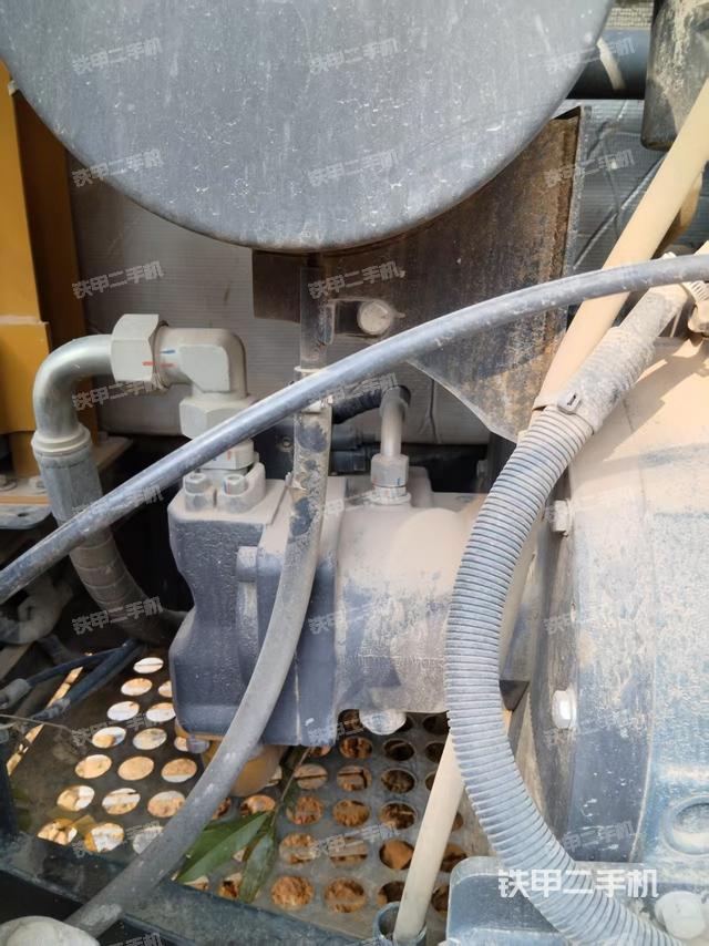 液壓泵艙室正面整體（整機(jī)外觀）