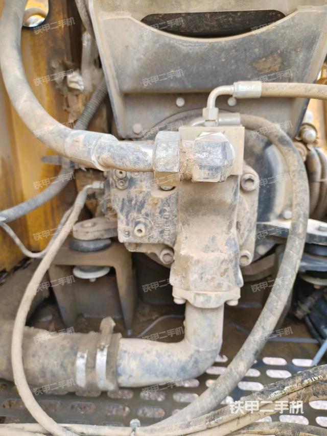 液壓泵艙室正面整體(整機(jī)外觀) 液壓泵艙室正面整體(整機(jī)外觀)