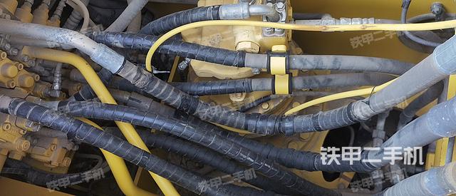 回转马达和主控阀（整机外观）