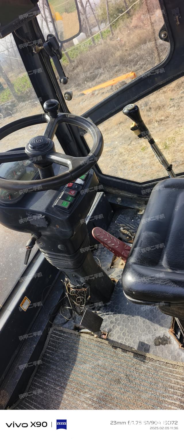 驾驶室操作台（设备外观及核心部件）