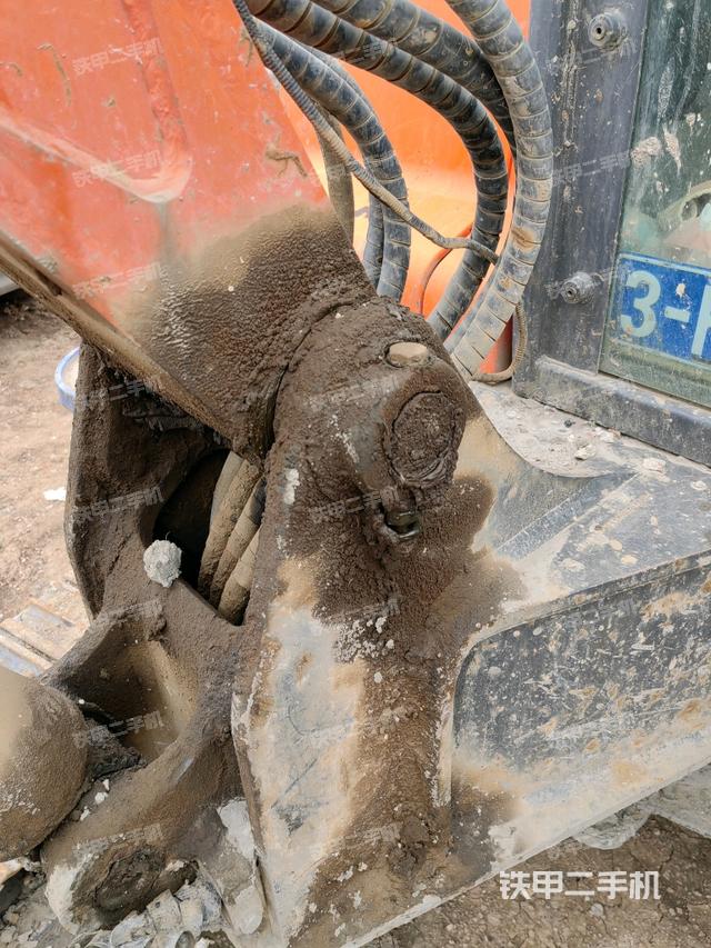 大臂根部?斜（工作和回轉(zhuǎn)裝置）