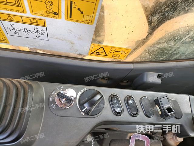 座椅右側控制臺/鑰匙門/油門/含右手柄（駕駛室部分）