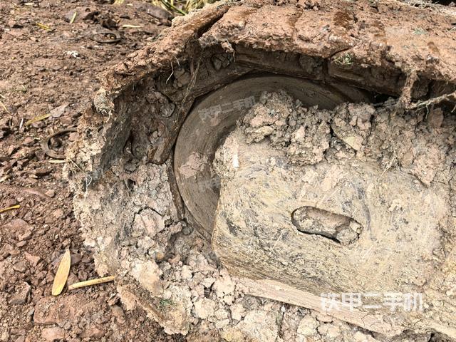 右驅(qū)動輪（行走機構(gòu)）