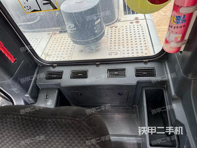 駕駛室左后45度(駕駛室部分) 駕駛室左后45度(駕駛室部分)