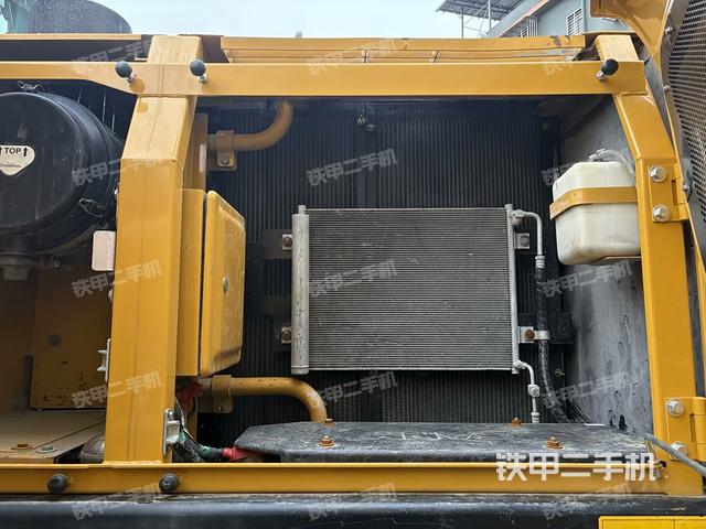散熱器正面(大件艙室) 散熱器正面(大件艙室)