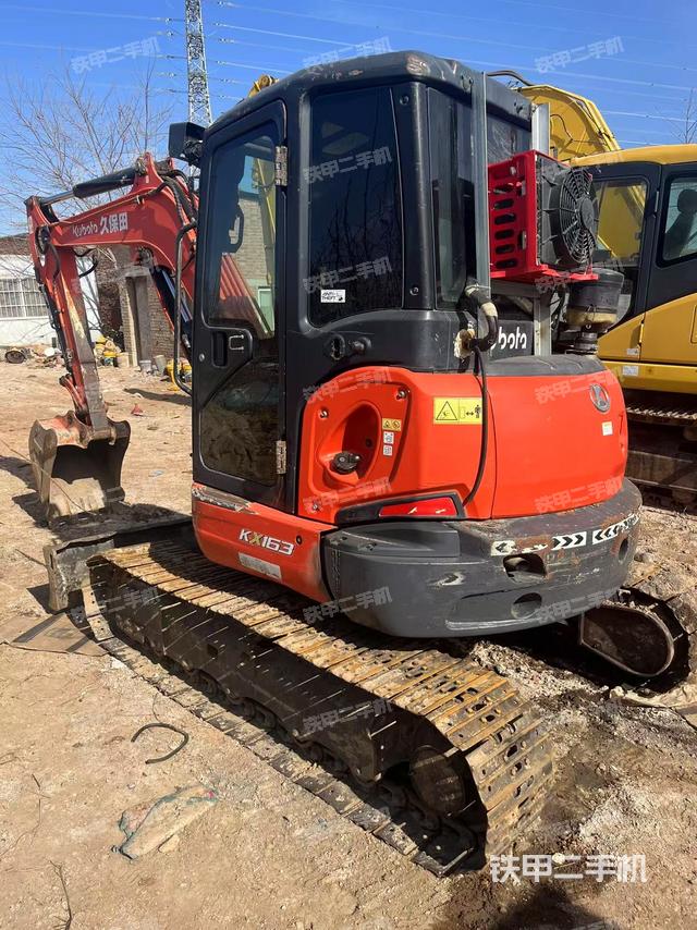 駕駛室頂部(整機外觀) 駕駛室頂部(整機外觀)