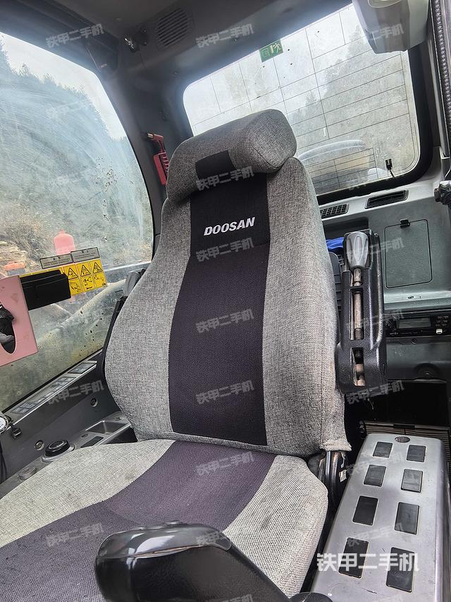 驾驶室整体（整机外观）