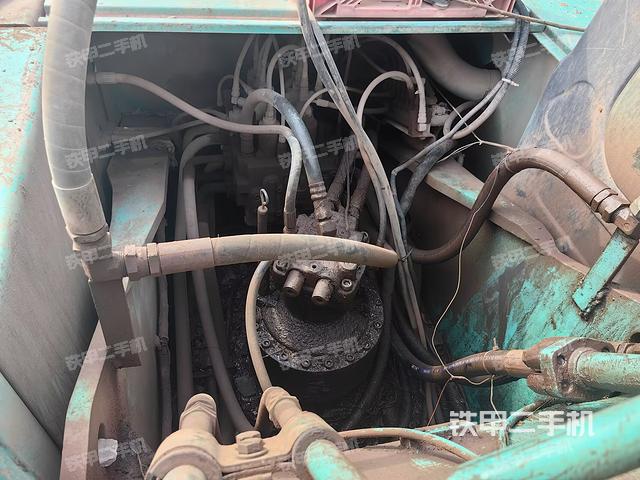 回转马达和主控阀（整机外观）