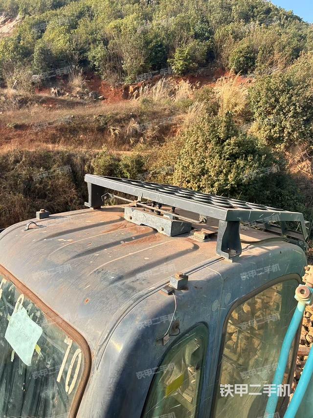 驾驶室顶部（整机外观）