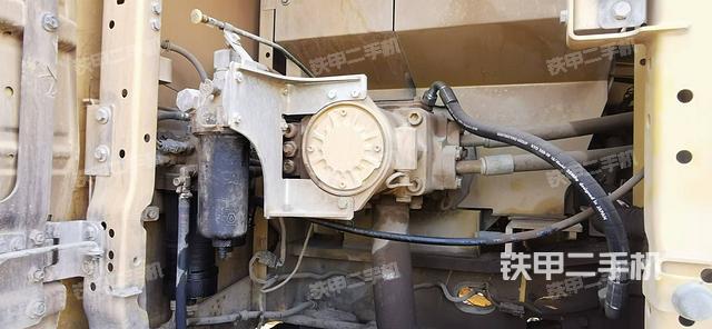液壓泵艙室正面整體(整機(jī)外觀) 液壓泵艙室正面整體(整機(jī)外觀)