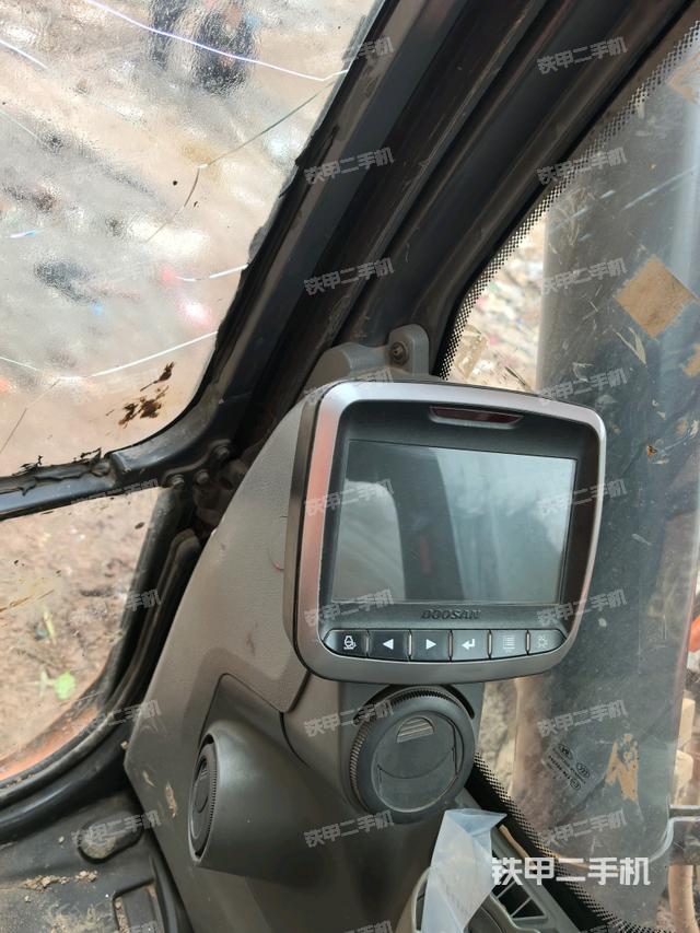 右側(cè)玻璃角標（駕駛室部分）