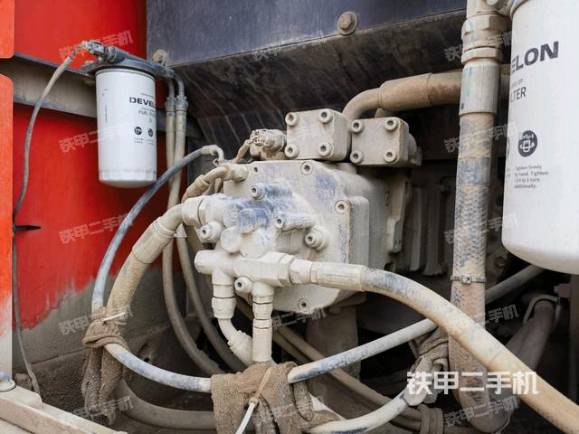 液壓泵艙室正面整體(整機(jī)外觀) 液壓泵艙室正面整體(整機(jī)外觀)