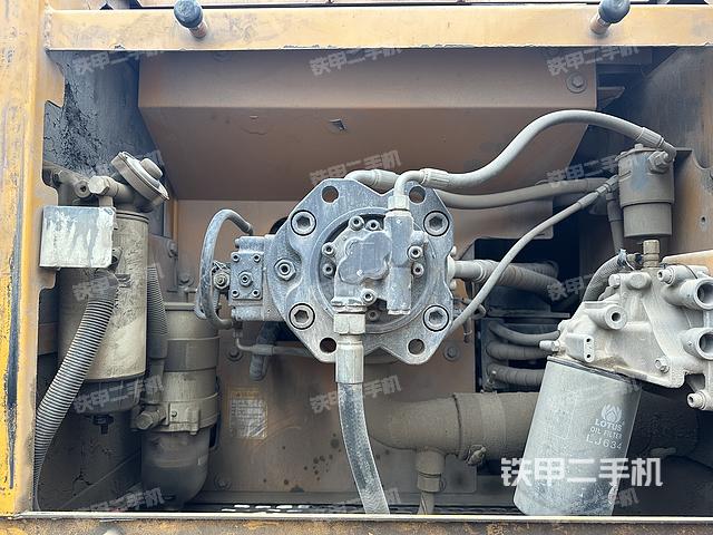 液壓泵艙室正面整體（整機(jī)外觀）