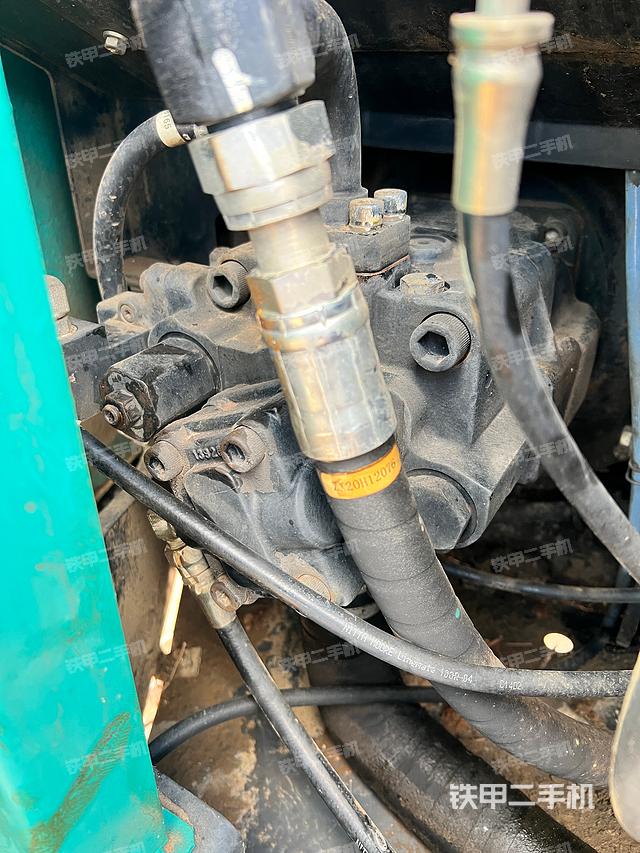 液壓泵艙室正面整體(整機(jī)外觀) 液壓泵艙室正面整體(整機(jī)外觀)