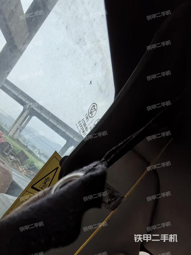 駕駛室左后45度(駕駛室部分) 駕駛室左后45度(駕駛室部分)
