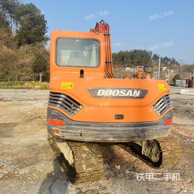 駕駛室頂部（整機外觀）