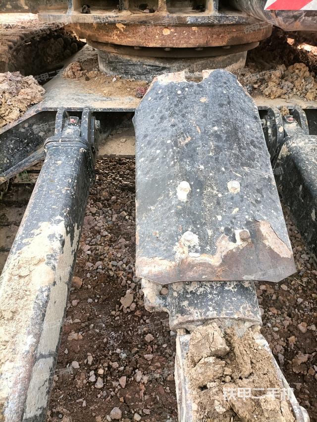 轉(zhuǎn)盤和下車架正前（工作和回轉(zhuǎn)裝置）