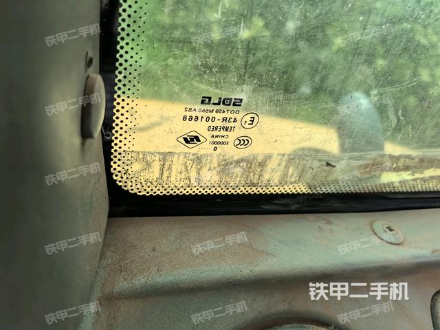 后窗玻璃角標（駕駛室部分）