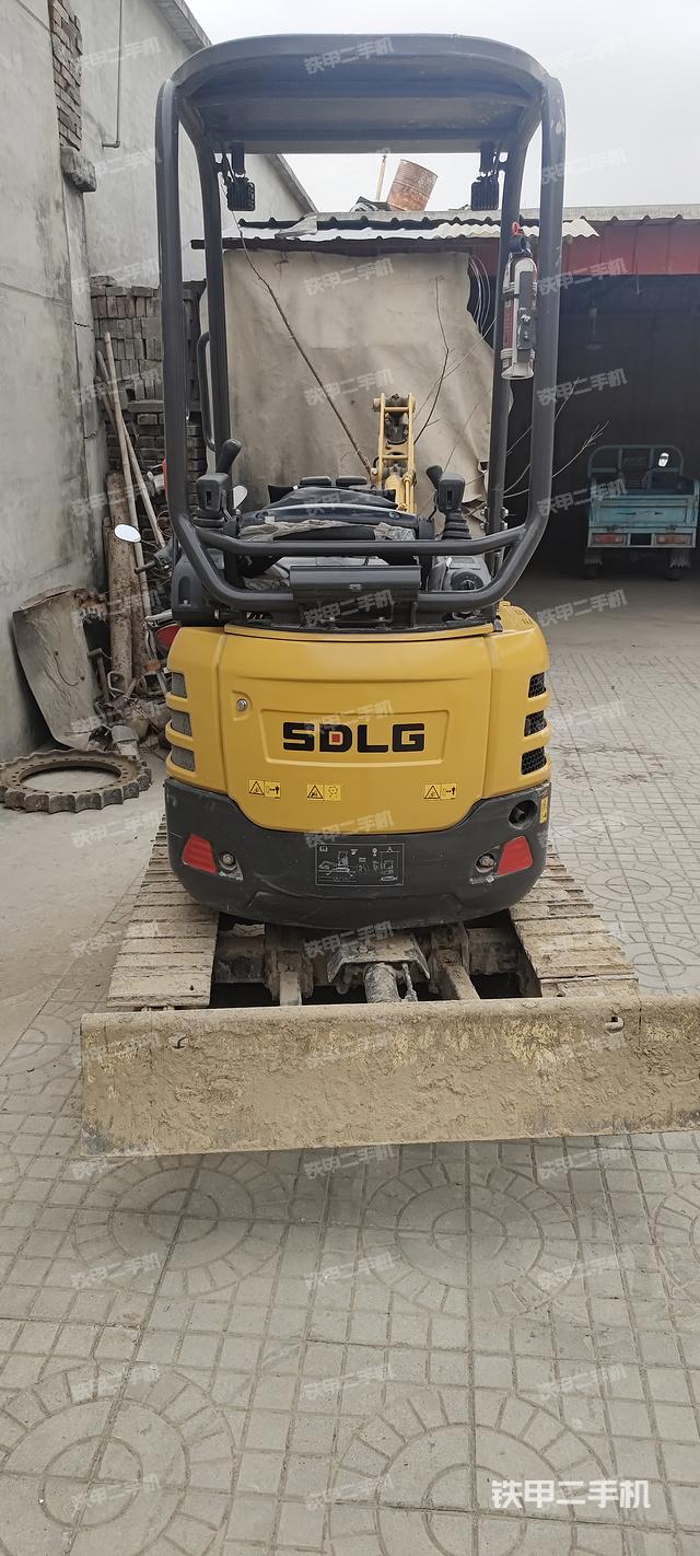 回转马达和主控阀（整机外观）