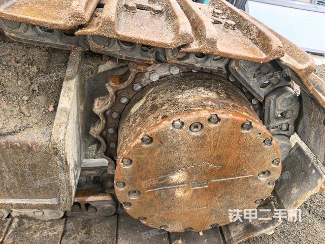 左驅(qū)動輪（行走機構(gòu)）