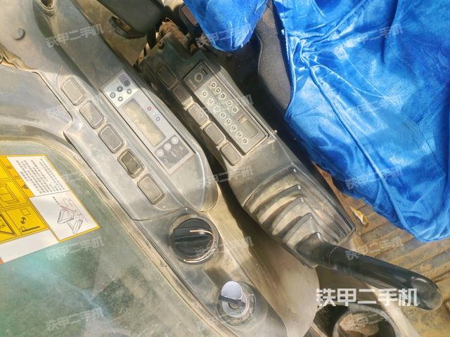 座椅右側(cè)控制臺(tái)/鑰匙門/油門/含右手柄（駕駛室部分）