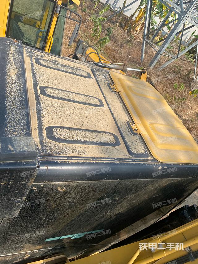 驾驶室顶部（整机外观）