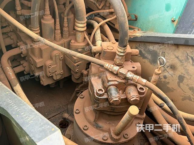 回转马达和主控阀（整机外观）