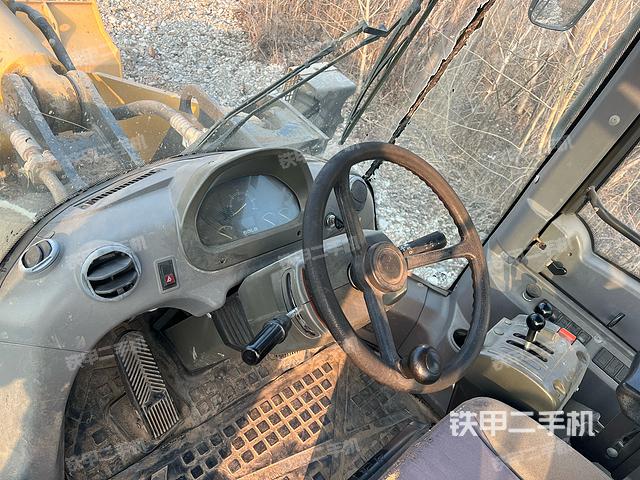 駕駛室工作臺（整機外觀及大件）