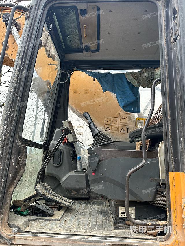 駕駛室整體（整機(jī)外觀）