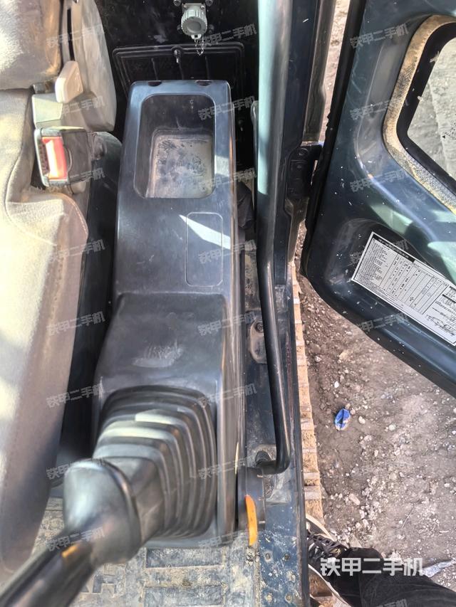 座椅左側(cè)控制臺(tái)/音響/含左手柄（駕駛室部分）