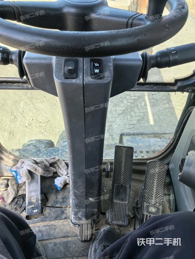 后窗玻璃角标（驾驶室部分）