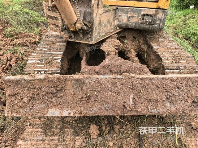 轉(zhuǎn)盤和下車架正前（工作和回轉(zhuǎn)裝置）