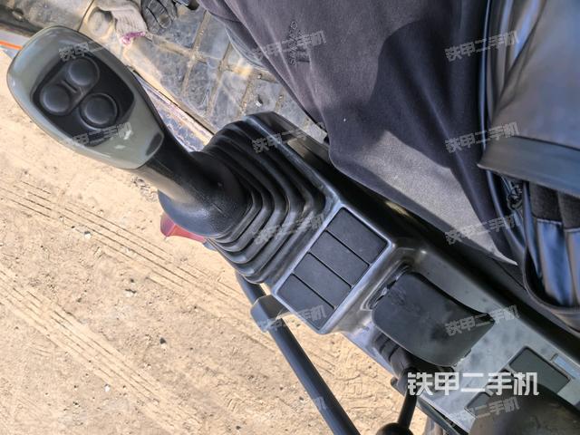 座椅左侧控制台/音响/含左手柄（驾驶室部分）