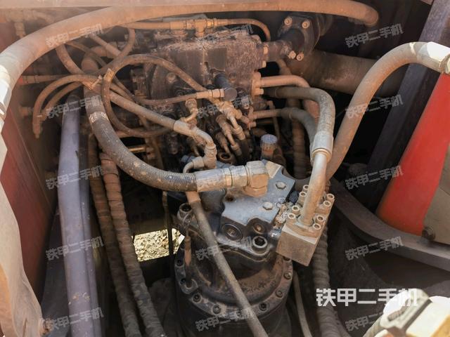 回轉(zhuǎn)馬達(dá)和主控閥(整機(jī)外觀) 回轉(zhuǎn)馬達(dá)和主控閥(整機(jī)外觀)