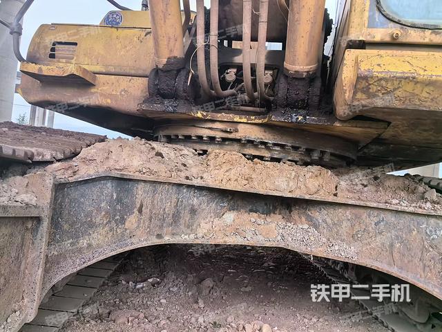 大臂根部?斜視(工作和回轉(zhuǎn)裝置) 大臂根部?斜視(工作和回轉(zhuǎn)裝置)